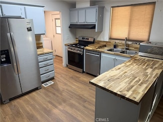 381 Amador Rd, Piñon Hills, CA 92372