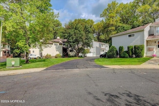 32 Kennedy Ct, North Middletown, NJ 07748
