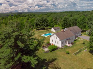 100 Van Auken Ln, Altamont, NY 12009