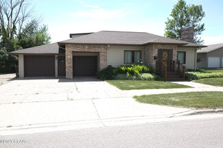 605 Woodland Ave, Crookston, MN 56716