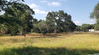 458 County Road 6868 E, Natalia, TX 78059