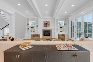 18 Sprague Rd, Wellesley Hills, MA 02481