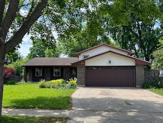 71 Faringdon Dr, Crystal Lake, IL 60014