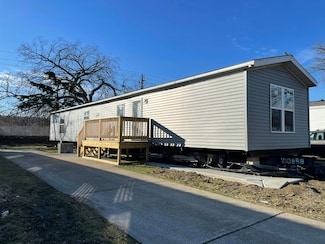 3936 W Jefferson Ave, Trenton, MI 48183