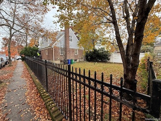 16604 67th Ave, Fresh Meadows, NY 11365