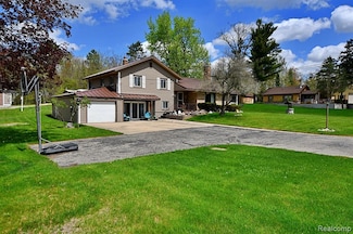 9609 E Madison Rd, Saint Helen, MI 48656