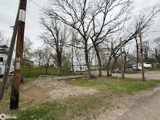 5134 Aurora Dr, Madison, IA 52211