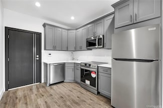 533 Greenwich St Unit 2B, Hempstead, NY 11550