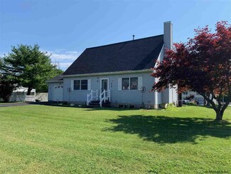 32 Magnolia Cir, Ravena, NY 12143