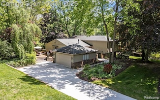 3830 Elder Rd S, West Bloomfield, MI 48324