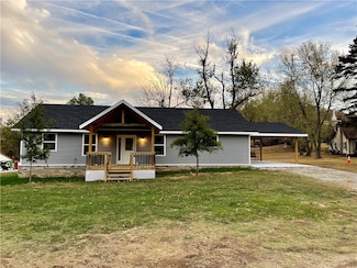 104 Dotson St, Huntsville, AR 72740