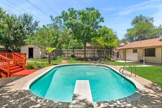 102 Laural Ln, Universal City, TX 78148