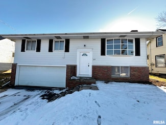 211 Randolph St, East Peoria, IL 61611