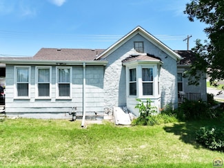 406 N 6th St, Saint Marys, KS 66536