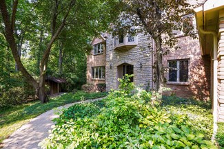 8028 Hickory Ridge Ct, Lewis Center, OH 43035