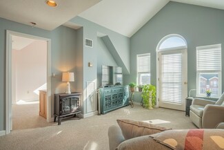 11 Church St Unit 702, Salem, MA 01970