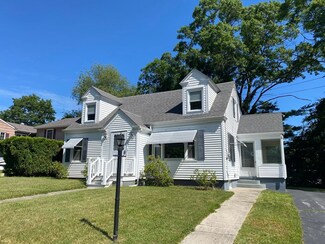 33 E Briggs Rd, Westport, MA 02790