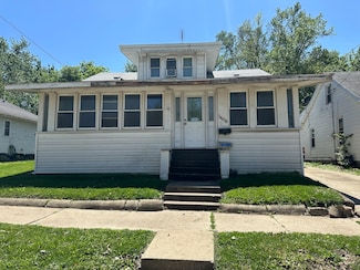 1406 W Locust St, Bloomington, IL 61701