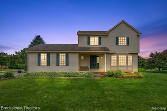 10033 Andersonville Rd, Clarkston, MI 48346