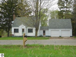 639 E Blanchard Rd, Shepherd, MI 48883