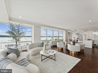 225 Strand St Unit 501, Alexandria, VA 22314