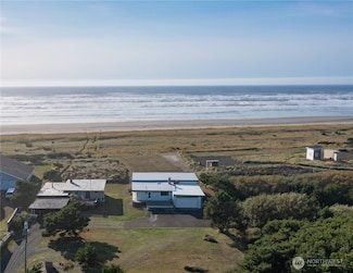 420 Lough Ln W, Westport, WA 98595