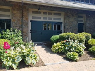 113 Coggeshall Ave, Newport, RI 02840