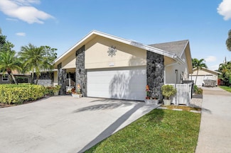 7163 Saint Andrews Rd, Lake Worth, FL 33467