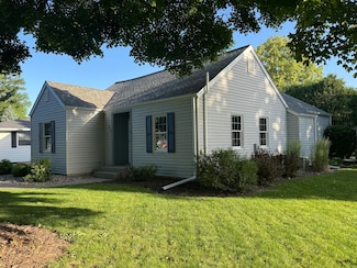 660 E Sherman Ave, Oconomowoc, WI 53066