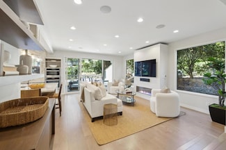 610 Sand Hill Cir, Menlo Park, CA 94025