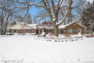 4616 Coachmaker Dr, Bloomfield Hills, MI 48302