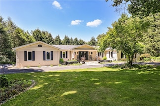 931 Country Club Dr, Greensburg, PA 15601