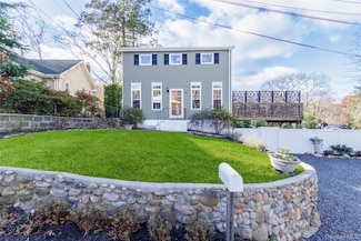 38 Manhasset Rd, Sound Beach, NY 11789