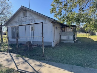 204 E Bryan Ave, Electra, TX 76360