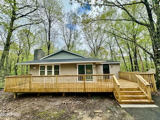 404 Forest Dr, Hawley, PA 18428