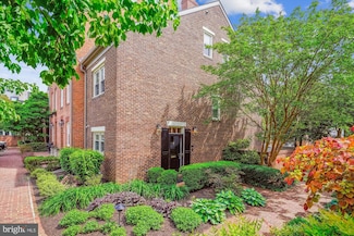 1158 N Pitt St, Alexandria, VA 22314
