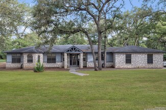 300 Twin Oaks Dr, La Vernia, TX 78121