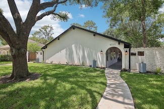 6222 Queensloch Dr, Houston, TX 77096