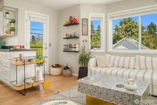 2116 California Ave SW Unit 201, Seattle, WA 98116