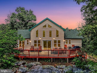 1701 Sparrow Hill Rd, Paw Paw, WV 25434