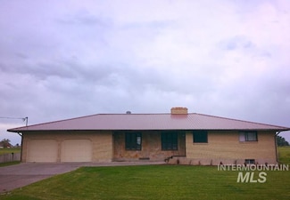 202 Cottonwood Ln, Blackfoot, ID 83221