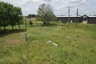 175 Coastal Ln, Luling, TX 78648