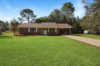 322 Gray Dr, Jesup, GA 31545