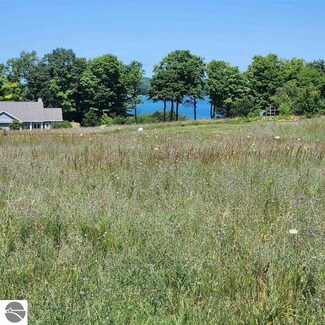 4712 E Water View Dr, Lake Leelanau, MI 49653