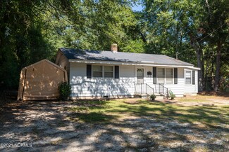 512 Oak Ave, Hamlet, NC 28345
