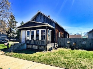 1303 Garfield Ave, Marinette, WI 54143