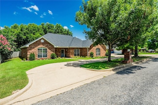 916 Van Winkle Cir, Athens, TX 75751