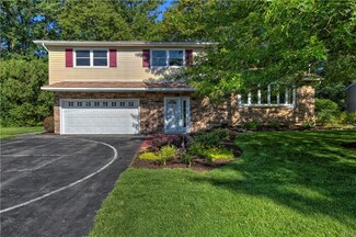 7523 Marble Dr, Liverpool, NY 13088