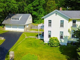 706 E Lake Rd, Penn Yan, NY 14527