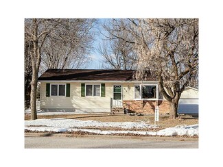 713 4th Ave E, Coggon, IA 52218